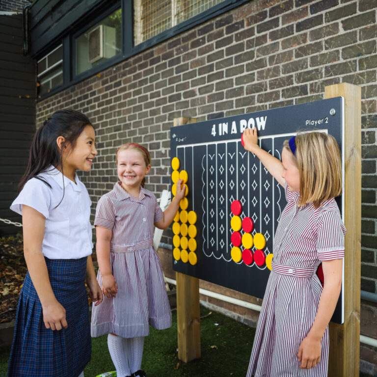 students playing 4 in a row