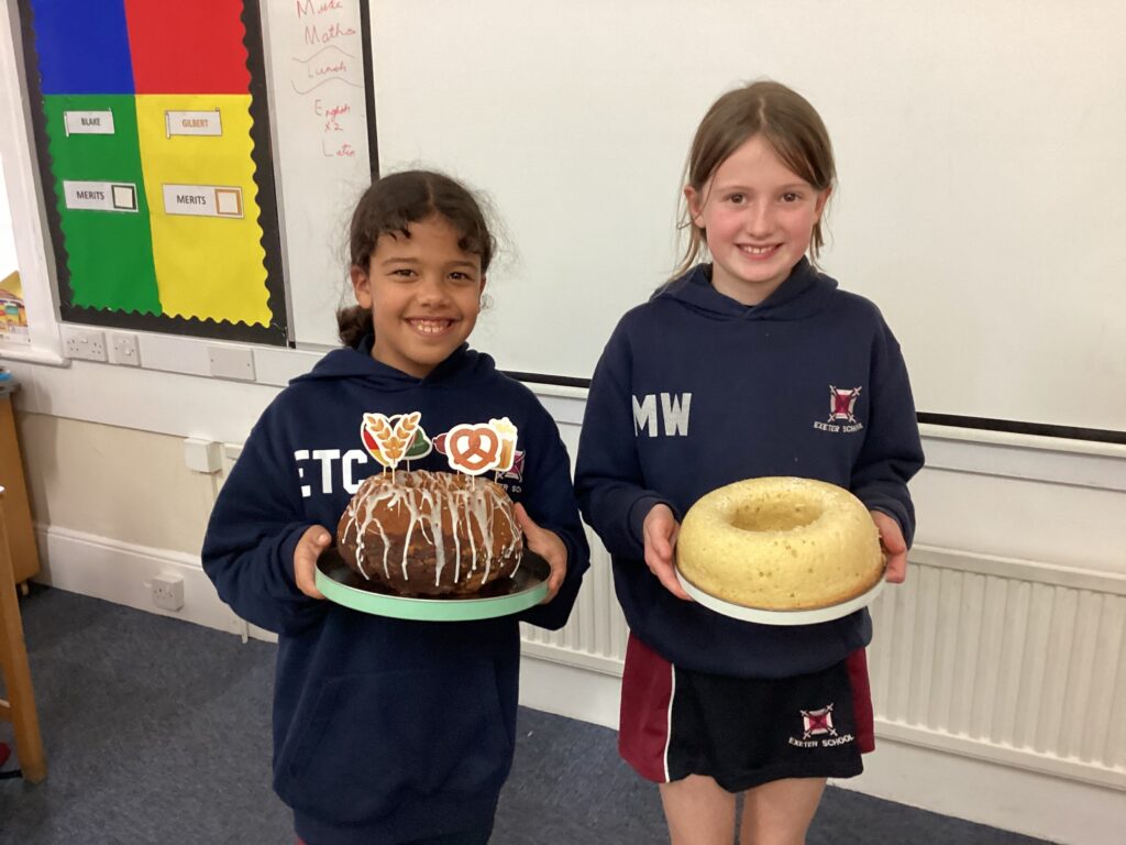 girls holding Bundt cakes